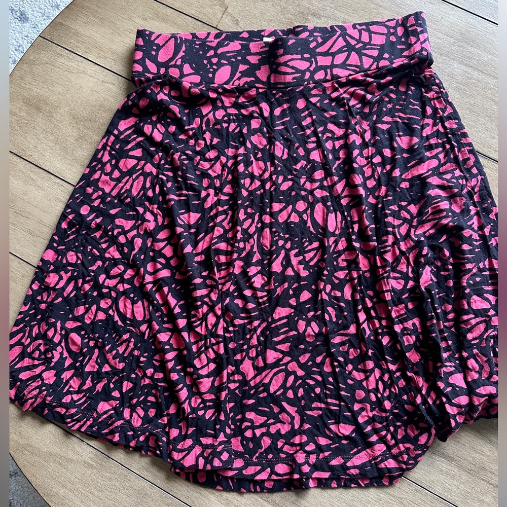 Loft skirt black and pink rayon/spandex size small